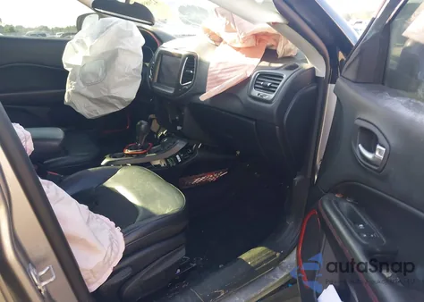 2018 Jeep Compass Trailhawk 4X4 z USA, uszkodzony, nr VIN 3C4NJDDB9JT169184